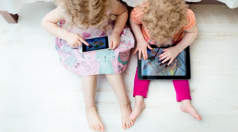 How to Promote Healthy Screen Time Habits for Young Children